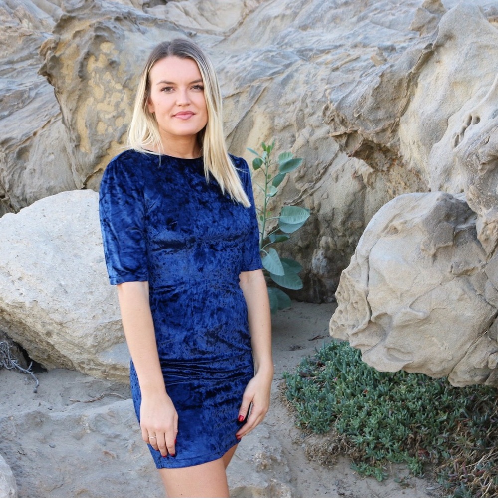 blue velvet dress - Picture 3 of 4